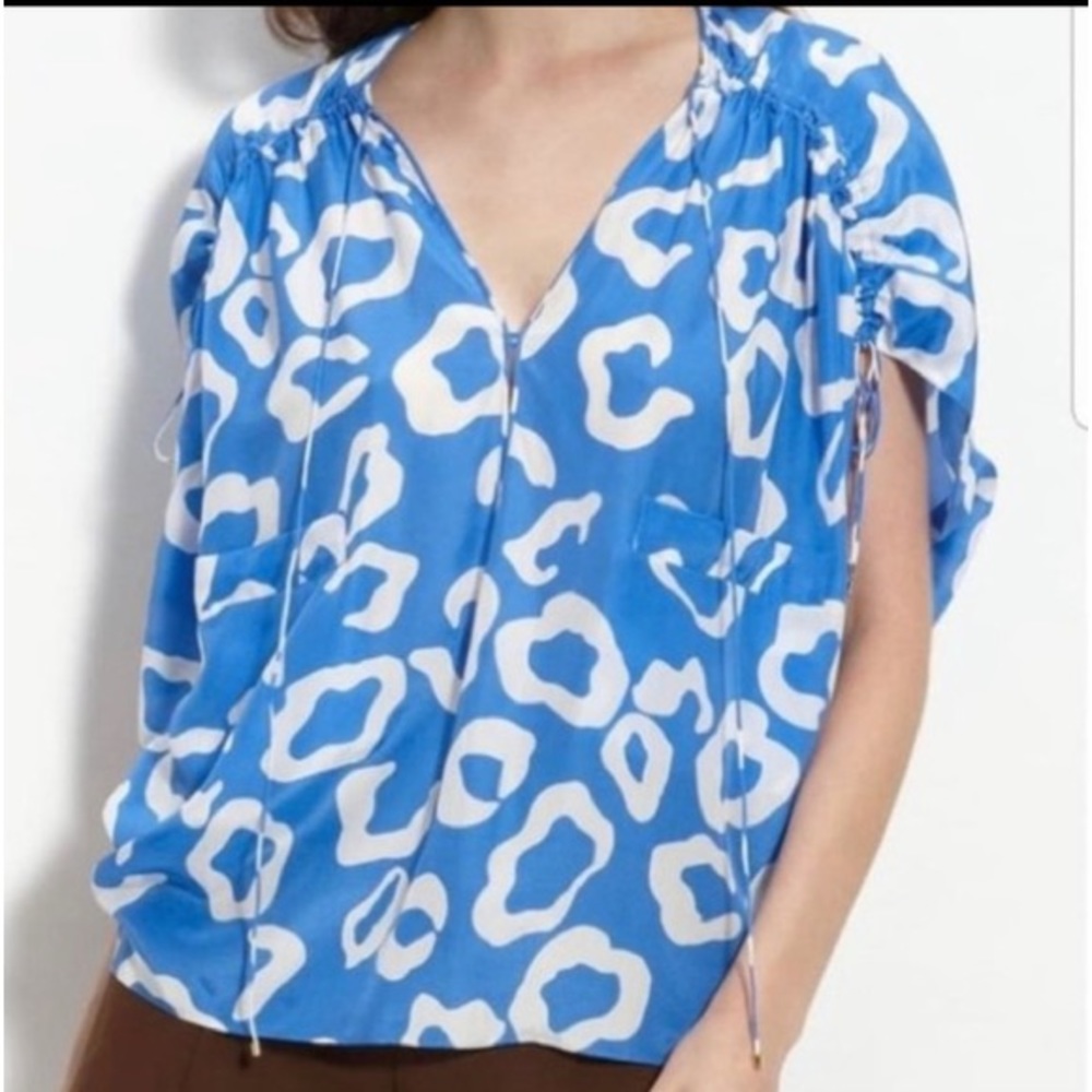 Diane Von Furstenberg Blue/White 100% Silk Khalia Blouse Size 0